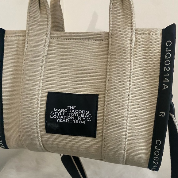Selling my new Marc jacobs tote bag mini! - Picture 3 of 7